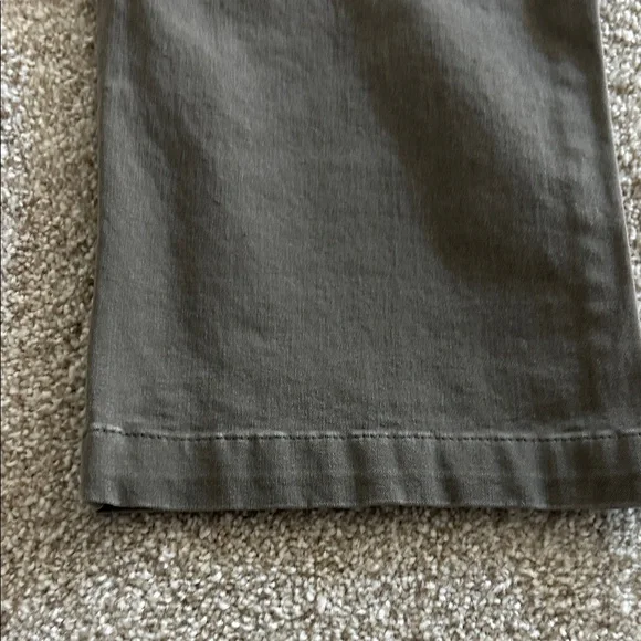 Dockers Men's 34x32 Olive Chinos - Picture 7 of 9